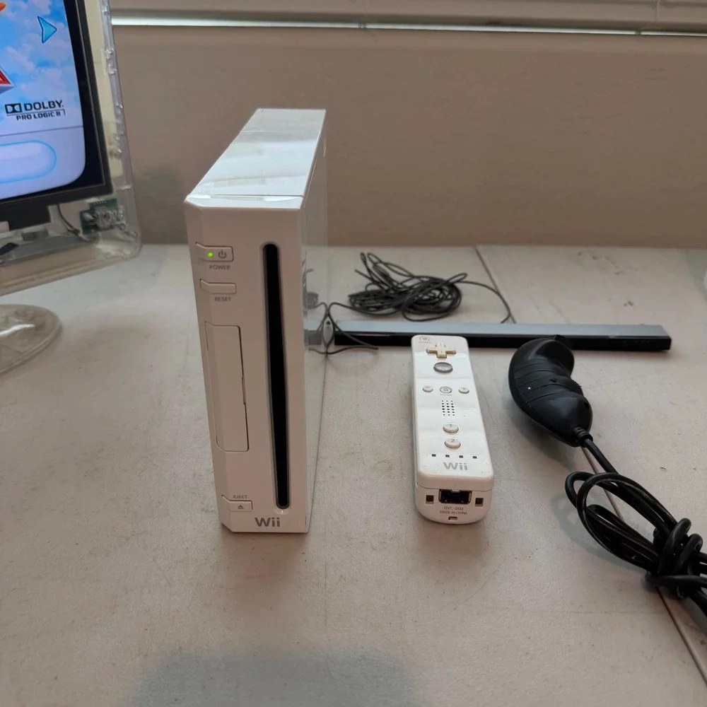 Nintendo Wii RVL-001 White Console Bundle Super Mario Galaxy 2 Tested Working